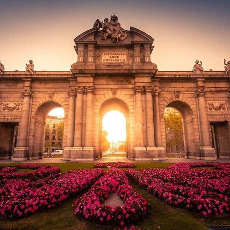 Hostel Las Rosas Madrid Dış mekan fotoğraf