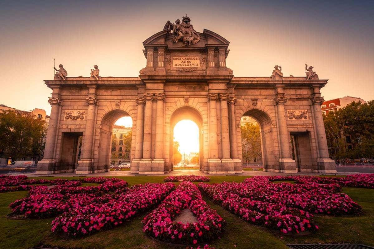 Hostel Las Rosas Madrid Dış mekan fotoğraf